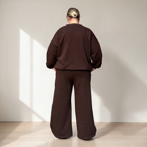 Moteriškas oversize kostiumas – patogus laisvalaikio komplektas su plačiomis kelnėmis 1