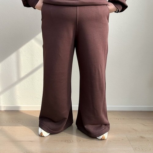 Moteriškas oversize kostiumas – patogus laisvalaikio komplektas su plačiomis kelnėmis 4