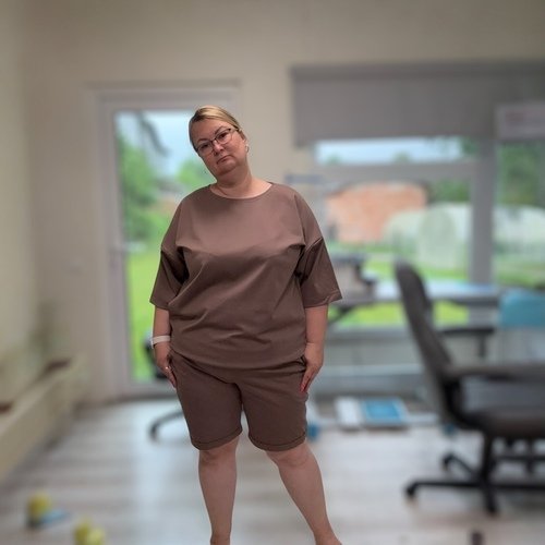Moteriškas laisvalaikio rinkinys: oversize marškinėliai + šortai