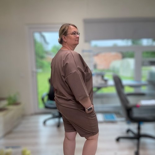 Moteriškas laisvalaikio rinkinys: oversize marškinėliai + šortai